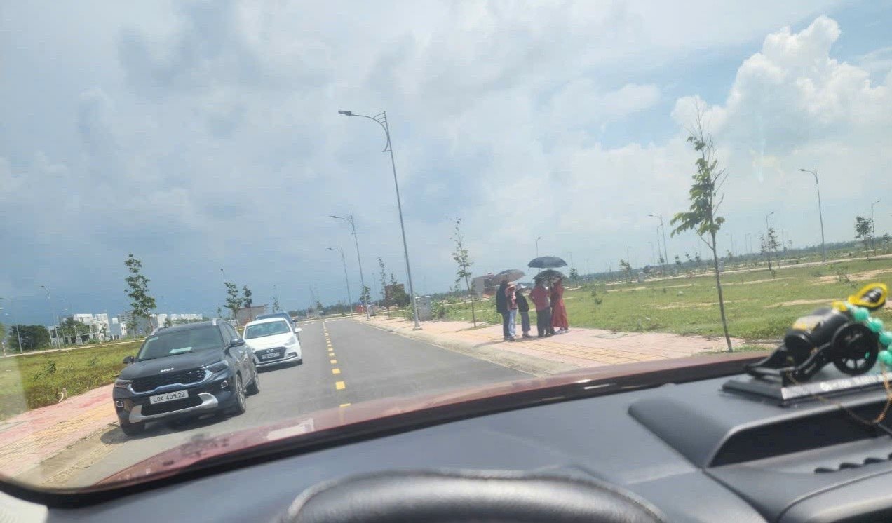 Soi đèn viết cọc 3 lô đất ngay trong đêm, nhà đầu tư phía Bắc “nam tiến” trở lại- Ảnh 3. Soi đèn viết cọc 3 lô đất ngay trong đêm, nhà đầu tư phía Bắc “nam tiến” trở lại- Ảnh 3.