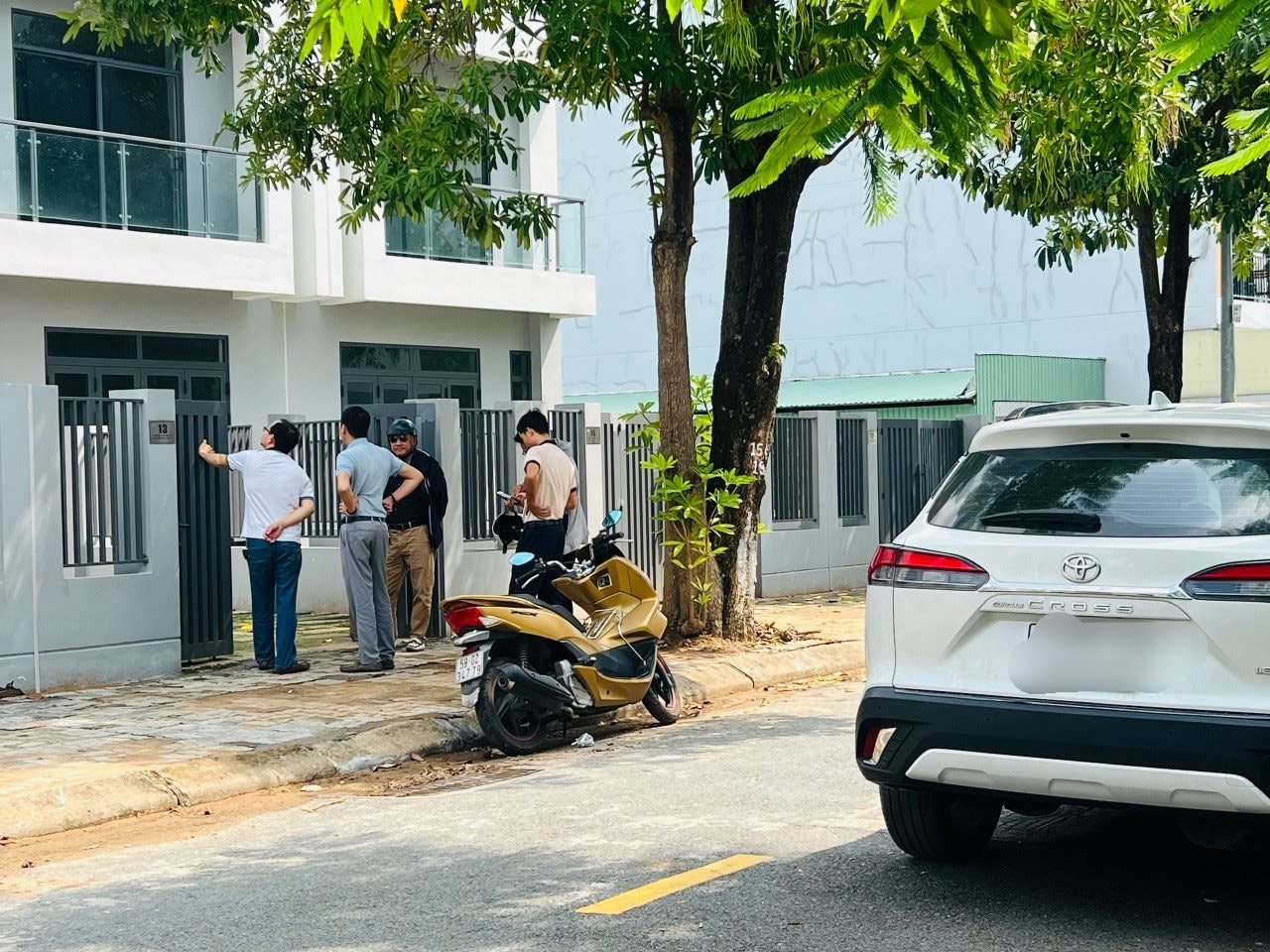 Soi đèn viết cọc 3 lô đất ngay trong đêm, nhà đầu tư phía Bắc “nam tiến” trở lại- Ảnh 6. Soi đèn viết cọc 3 lô đất ngay trong đêm, nhà đầu tư phía Bắc “nam tiến” trở lại- Ảnh 6.
