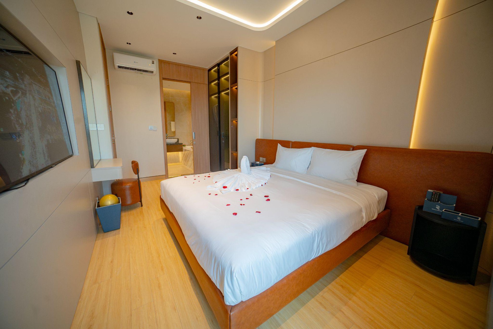 Điều gì thu hút nhà đầu tư đến lễ khai trương nhà mẫu Regal Residence Luxury?- Ảnh 2. Điều gì thu hút nhà đầu tư đến lễ khai trương nhà mẫu Regal Residence Luxury?- Ảnh 2.