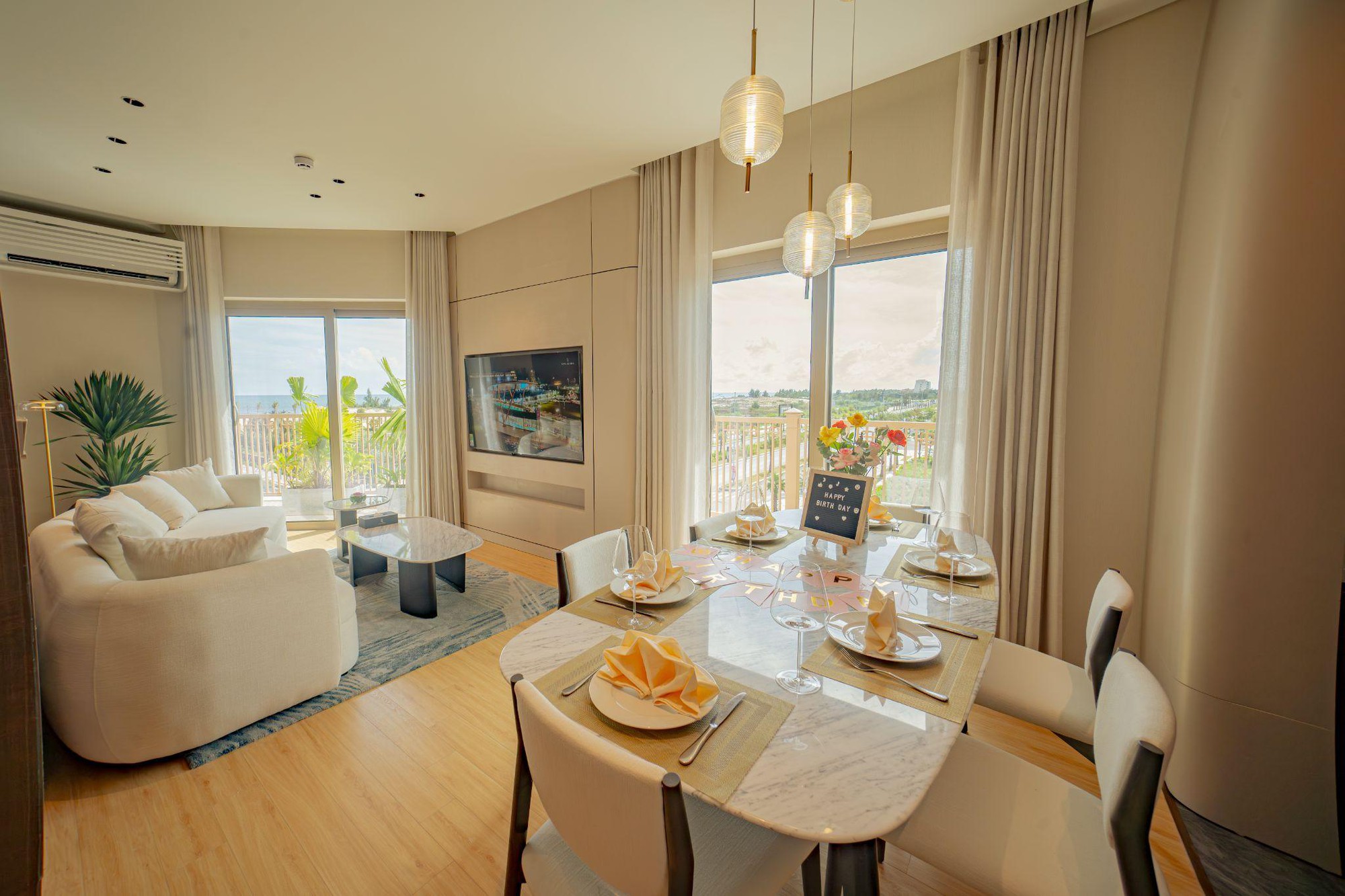 Điều gì thu hút nhà đầu tư đến lễ khai trương nhà mẫu Regal Residence Luxury?- Ảnh 3. Điều gì thu hút nhà đầu tư đến lễ khai trương nhà mẫu Regal Residence Luxury?- Ảnh 3.
