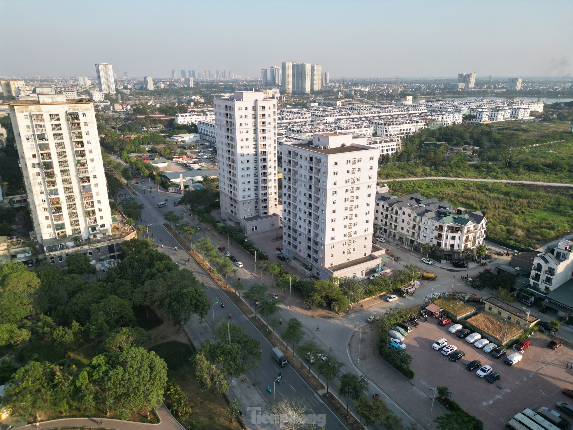 Bãi xe lậu lờ 'lệnh' của chính quyền, ngang nhiên tồn tại ở Hà Nội- Ảnh 2.