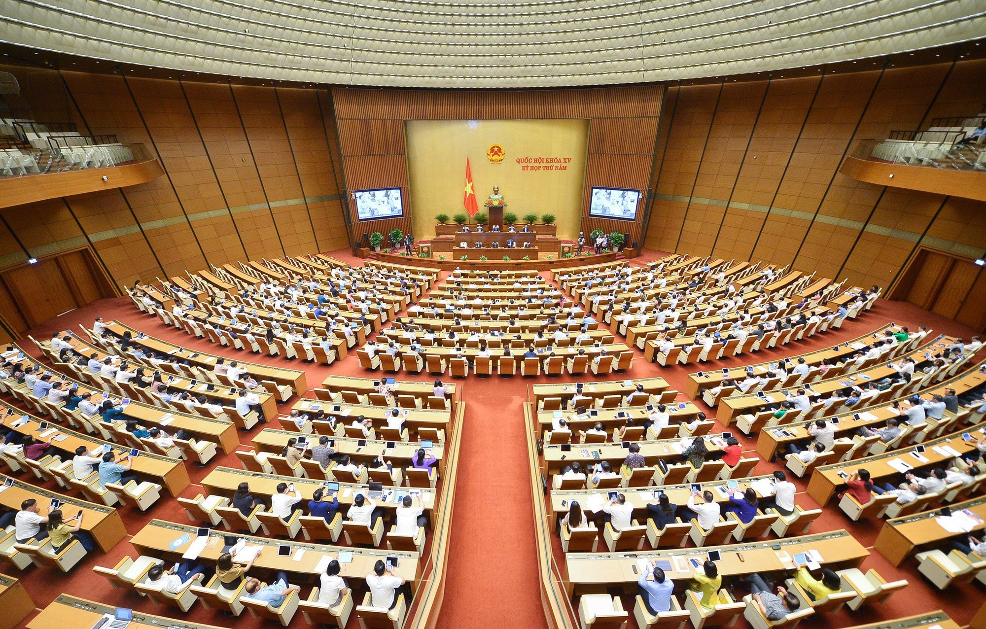 Nhìn lại thị trường bất động sản 2024: Điểm nóng gọi tên Hà Nội, “cơn sốt” từ chung cư đến đất đấu giá; đất nông nghiệp bước sang trang mới…- Ảnh 2.