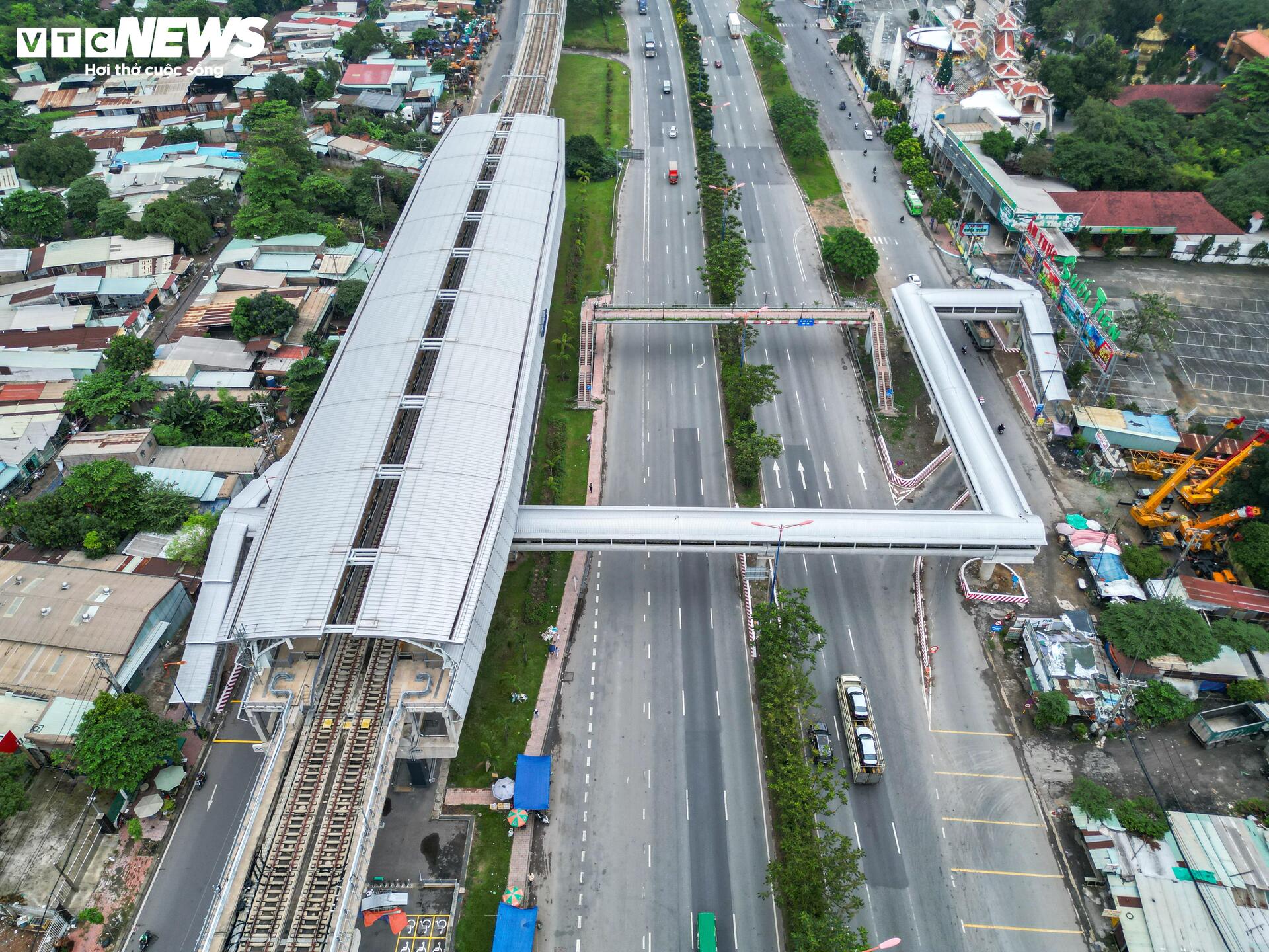 Cận cảnh loạt cầu bộ hành nối Metro Bến Thành-Suối Tiên- Ảnh 8.