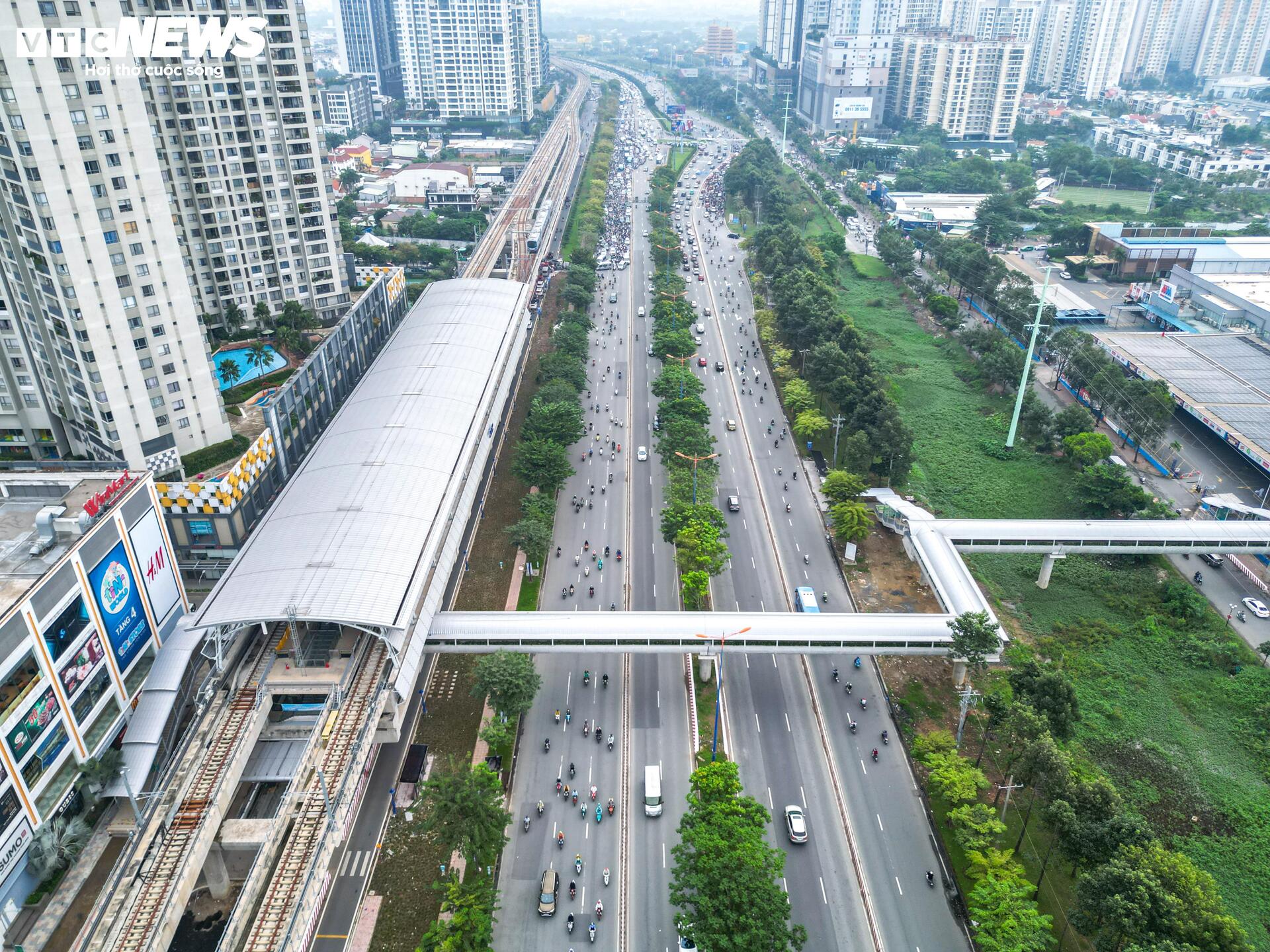 Cận cảnh loạt cầu bộ hành nối Metro Bến Thành-Suối Tiên- Ảnh 10.