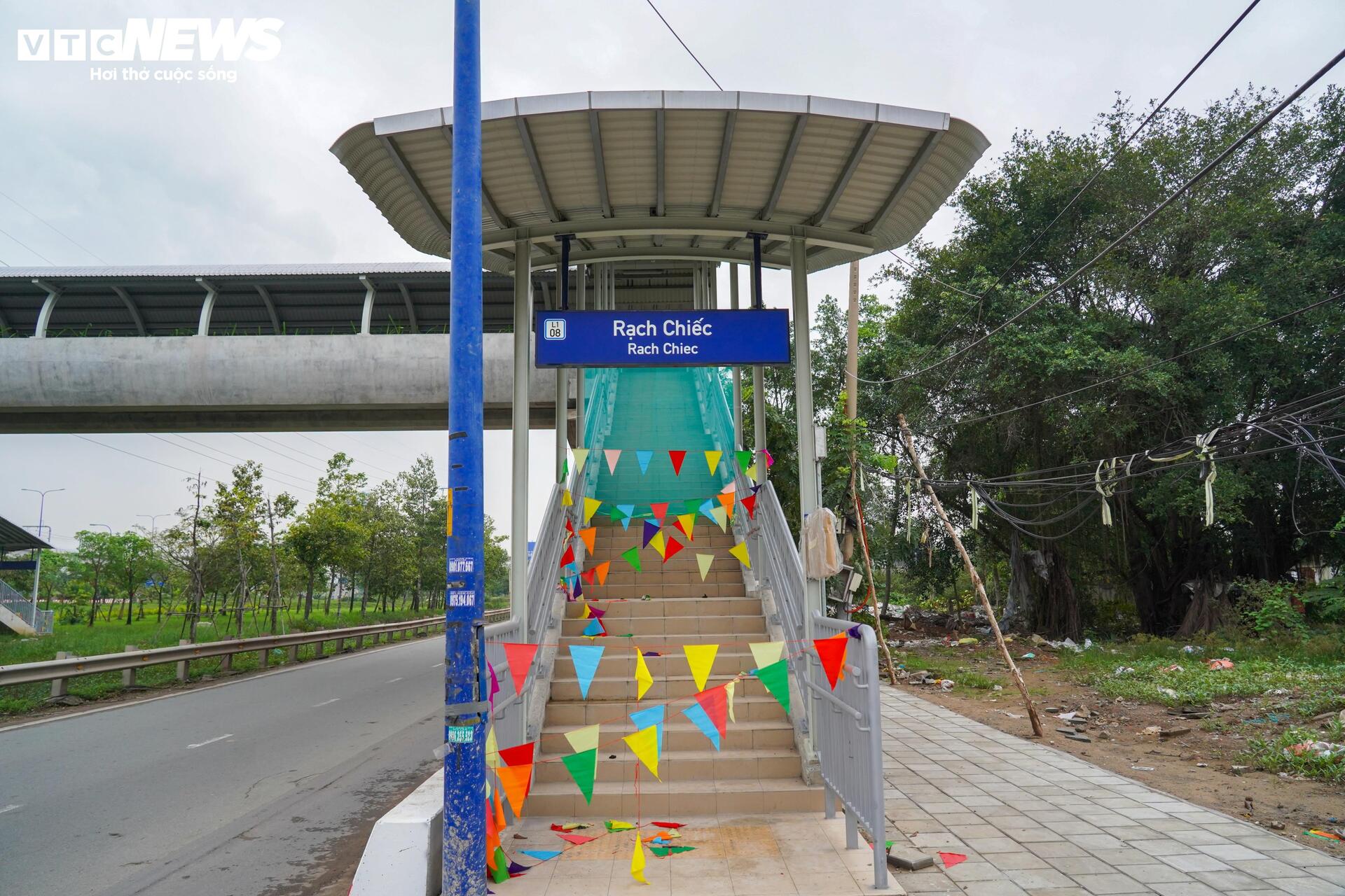 Cận cảnh loạt cầu bộ hành nối Metro Bến Thành-Suối Tiên- Ảnh 3.