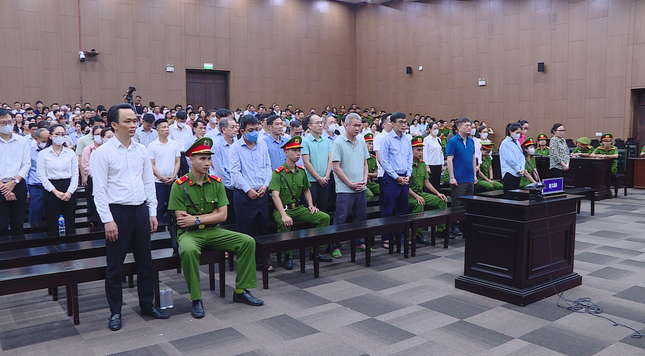 Chủ tịch Tập đoàn FLC Trịnh Văn Quyết cùng hai em ruột hầu tòa phúc thẩm- Ảnh 2.