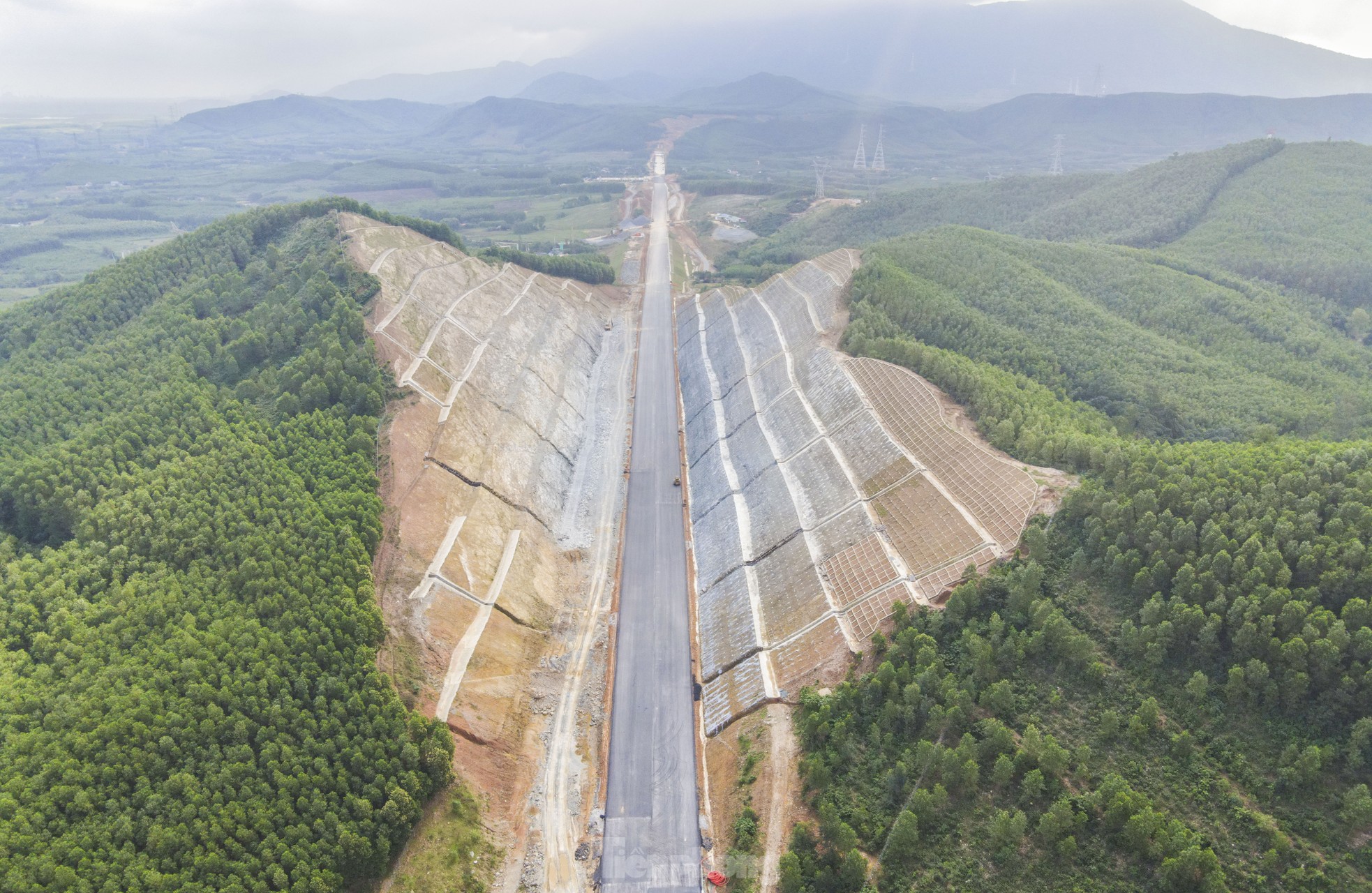 Hình hài tuyến cao tốc hơn 100km qua Hà Tĩnh sắp hoàn thành- Ảnh 2.