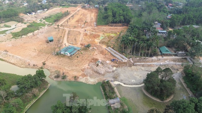 Vụ chiếm đất, dọa 'xử' người nhà cán bộ ở Hà Nội: Chồng bị tạm giữ vợ bị phạt 50 triệu đồng- Ảnh 1. Vụ chiếm đất, dọa 'xử' người nhà cán bộ ở Hà Nội: Chồng bị tạm giữ vợ bị phạt 50 triệu đồng- Ảnh 1.