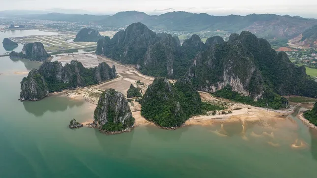 Lộ diện nhà đầu tư 'siêu' dự án đô thị nghỉ dưỡng tỷ đô tại Vân Đồn- Ảnh 1. Lộ diện nhà đầu tư 'siêu' dự án đô thị nghỉ dưỡng tỷ đô tại Vân Đồn- Ảnh 1.