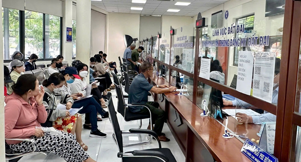 Hồ sơ đất đai tăng đột biến- Ảnh 1. Hồ sơ đất đai tăng đột biến- Ảnh 1.