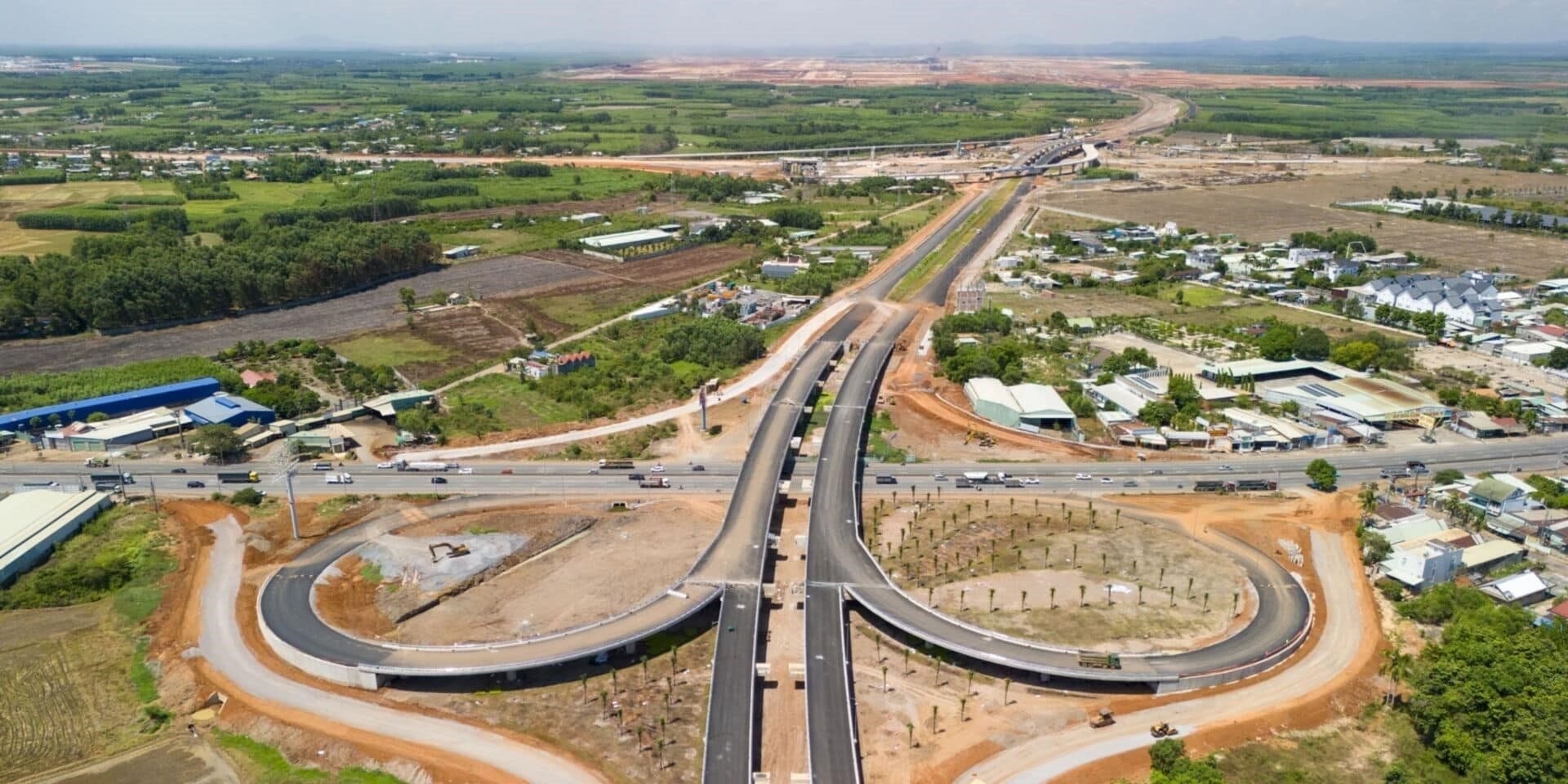 Chuyên gia: Phát triển tổng lực đường sắt, đường bộ và đường thủy để người dân thuận tiện tới sân bay Long Thành- Ảnh 1. Chuyên gia: Phát triển tổng lực đường sắt, đường bộ và đường thủy để người dân thuận tiện tới sân bay Long Thành- Ảnh 1.