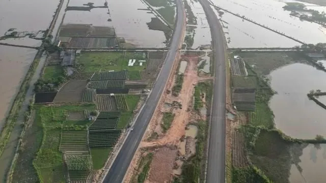 Hà Nội phê duyệt nhà đầu tư xây đường cao tốc Vành đai 4 - Vùng Thủ đô- Ảnh 1. Hà Nội phê duyệt nhà đầu tư xây đường cao tốc Vành đai 4 - Vùng Thủ đô- Ảnh 1.