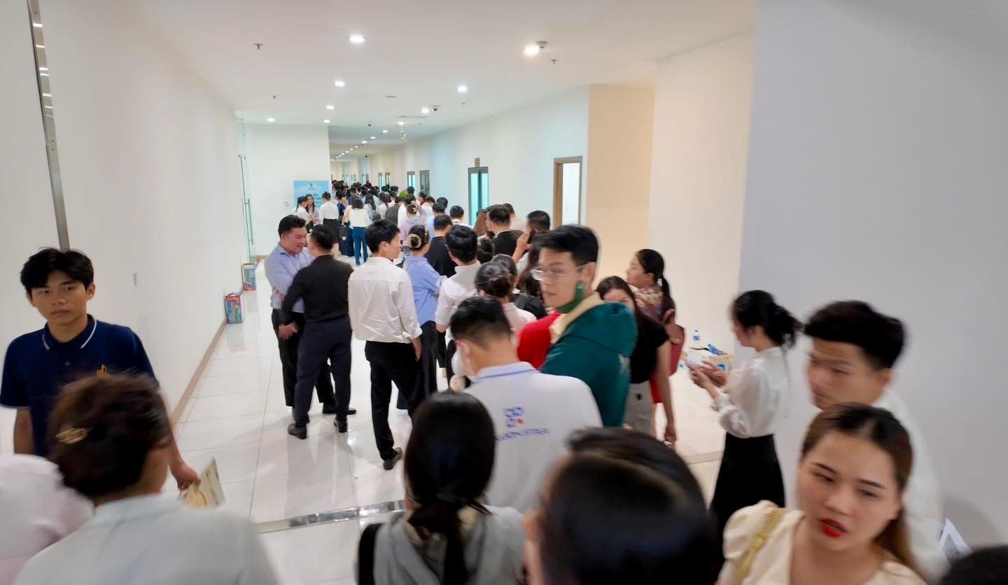 Tỷ phú Phạm Nhật Vượng “chơi lớn”: Tung ra nghìn căn nhà phố tại “đại bản doanh mới” với giá chưa từng có, khách ào ào booking- Ảnh 1. Tỷ phú Phạm Nhật Vượng “chơi lớn”: Tung ra nghìn căn nhà phố tại “đại bản doanh mới” với giá chưa từng có, khách ào ào booking- Ảnh 1.