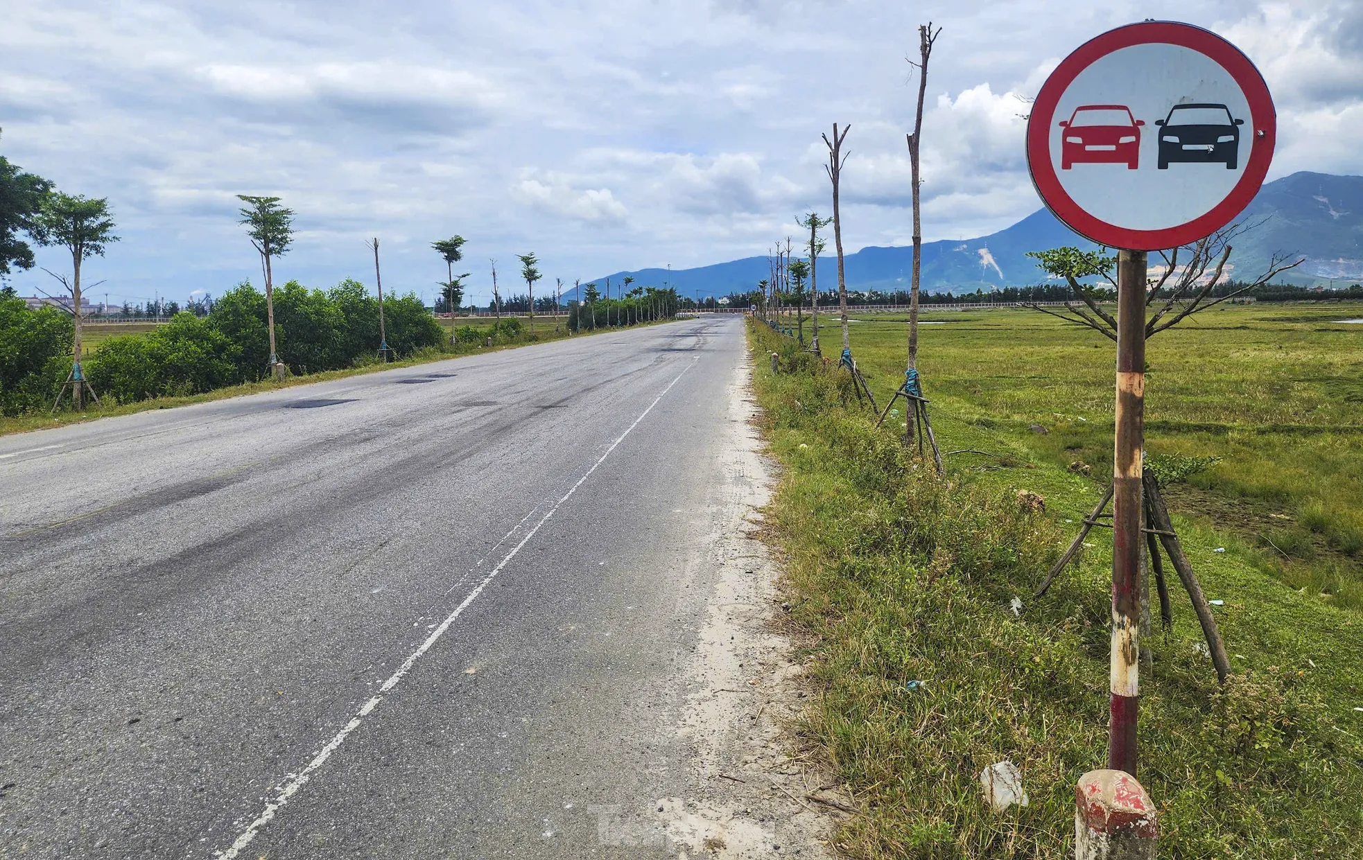 Cảnh xuống cấp, chắp vá 'như áo rách' của các tuyến đường ở Khu kinh tế Vũng Áng- Ảnh 13. Cảnh xuống cấp, chắp vá 'như áo rách' của các tuyến đường ở Khu kinh tế Vũng Áng- Ảnh 13.