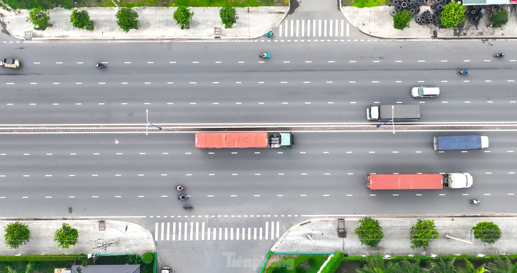 Nhìn từ trên cao 3 đường liên kết nhau được nâng cấp lên 6 làn xe ở Bình Dương- Ảnh 2. Nhìn từ trên cao 3 đường liên kết nhau được nâng cấp lên 6 làn xe ở Bình Dương- Ảnh 2.