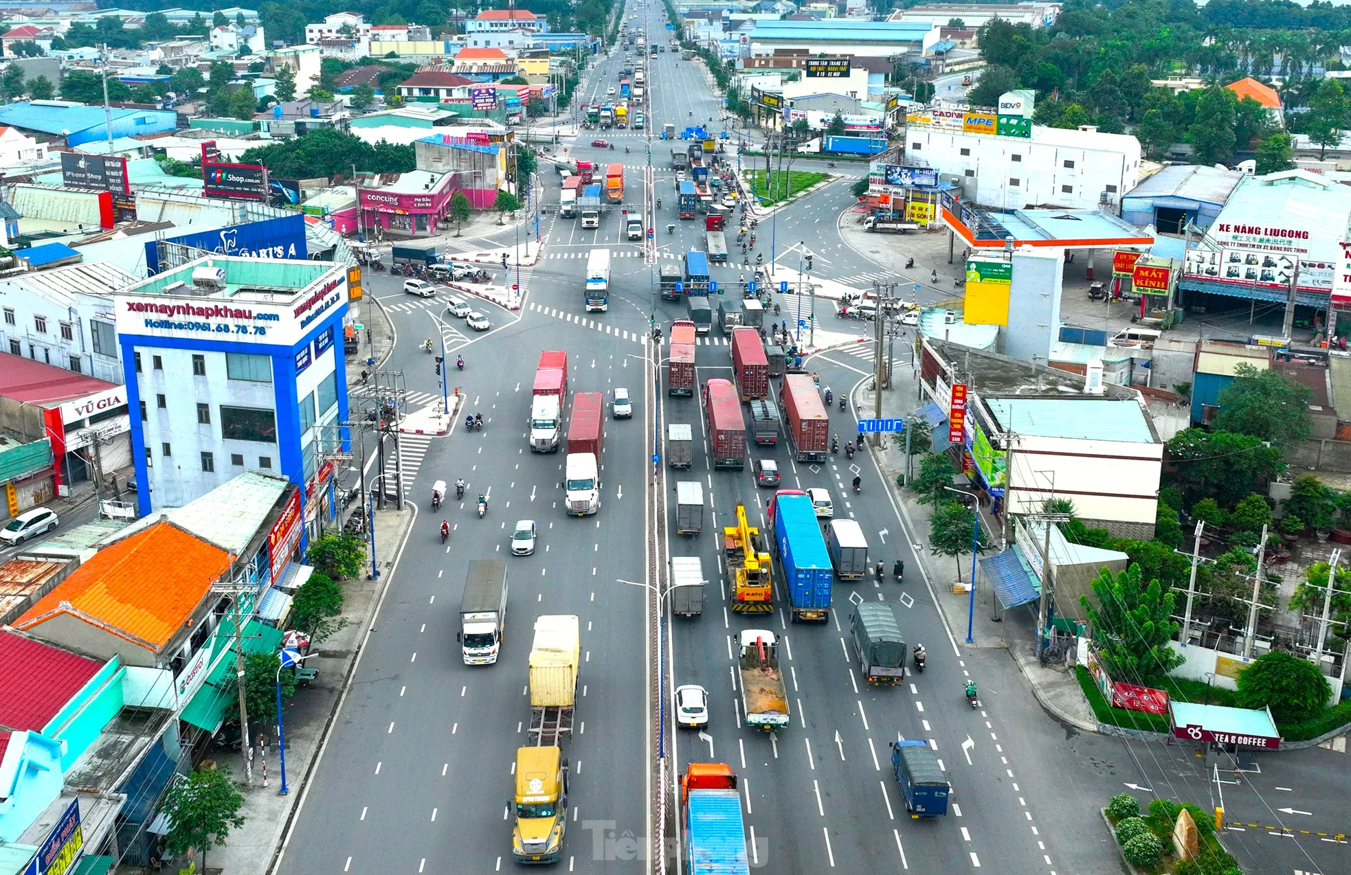 Nhìn từ trên cao 3 đường liên kết nhau được nâng cấp lên 6 làn xe ở Bình Dương- Ảnh 4. Nhìn từ trên cao 3 đường liên kết nhau được nâng cấp lên 6 làn xe ở Bình Dương- Ảnh 4.