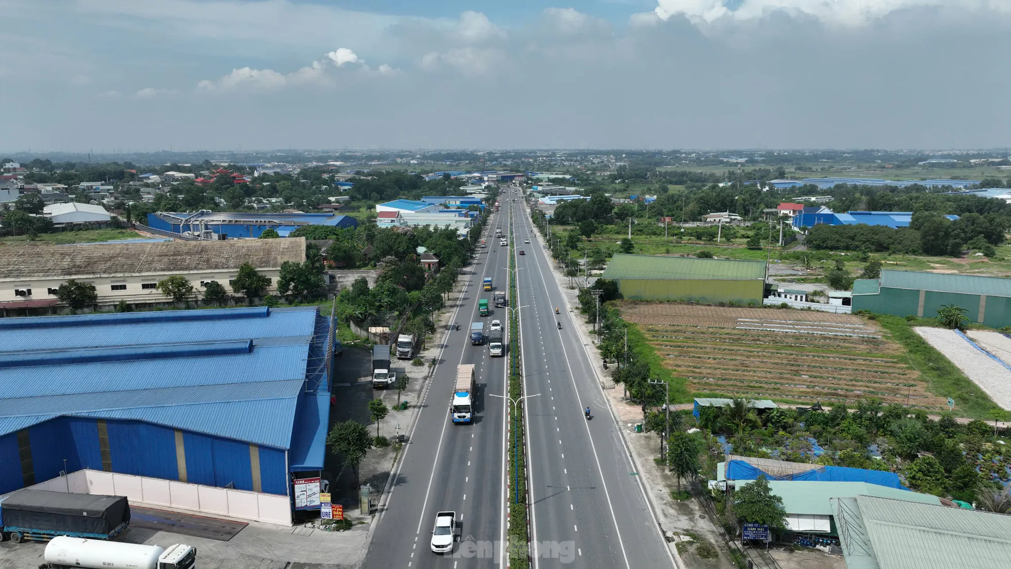 Nhìn từ trên cao 3 đường liên kết nhau được nâng cấp lên 6 làn xe ở Bình Dương- Ảnh 11. Nhìn từ trên cao 3 đường liên kết nhau được nâng cấp lên 6 làn xe ở Bình Dương- Ảnh 11.