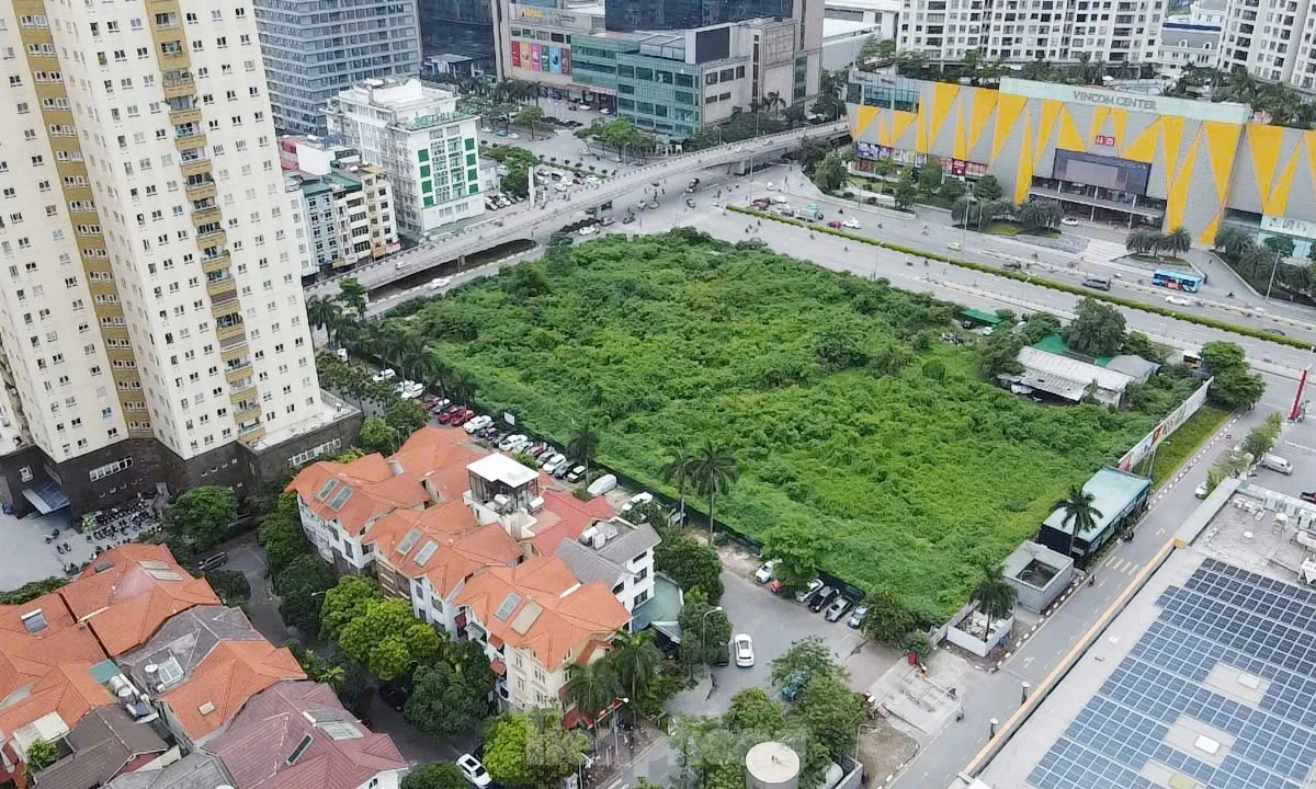 Dự án tháp tài chính gần 4.000 tỷ đồng ở Hà Nội 'hoá rừng' sau 20 năm ôm đất lãng phí- Ảnh 5. Dự án tháp tài chính gần 4.000 tỷ đồng ở Hà Nội 'hoá rừng' sau 20 năm ôm đất lãng phí- Ảnh 5.