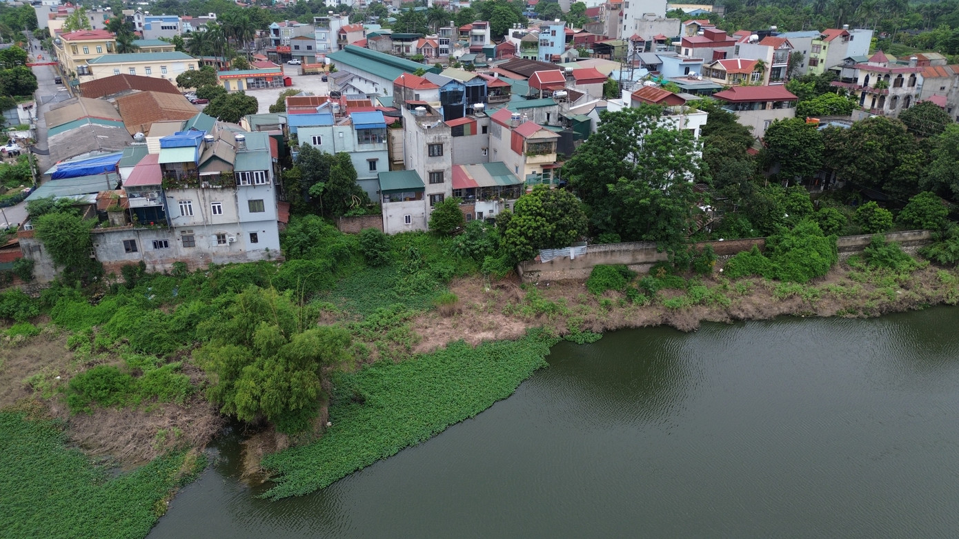 Hà Nội: Nhiều hộ dân sống bất an trong những căn nhà xập xệ nhưng không được xây mới dù có sổ đỏ- Ảnh 2.