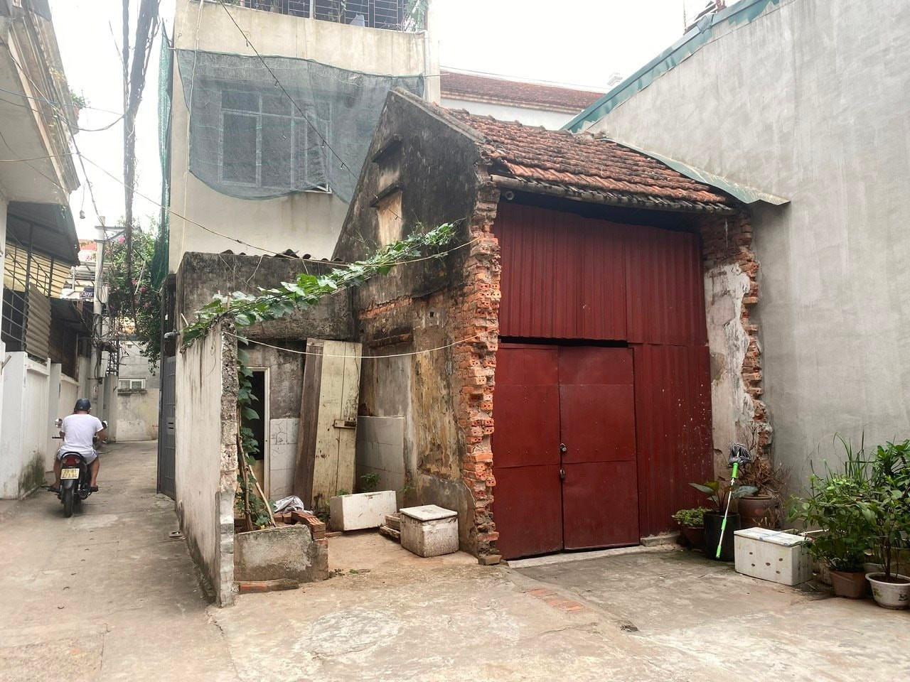 Hà Nội: Vướng hành lang thoát lũ, hàng trăm hộ dân không được xây mới nhà ở- Ảnh 1. Hà Nội: Vướng hành lang thoát lũ, hàng trăm hộ dân không được xây mới nhà ở- Ảnh 1.