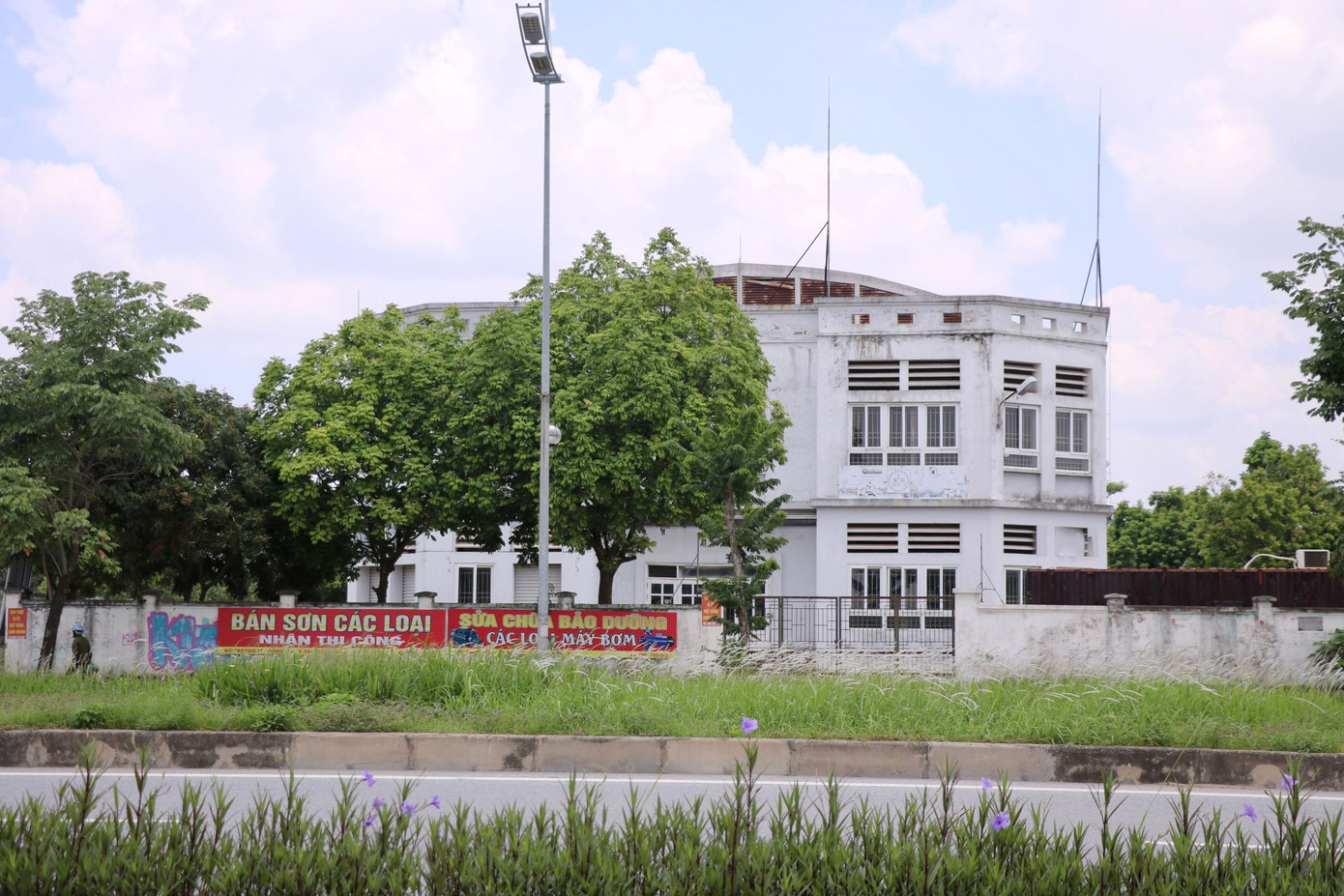 Hoang phí loạt chợ được đầu tư lớn trên đất vàng Hà Nội- Ảnh 1. Hoang phí loạt chợ được đầu tư lớn trên đất vàng Hà Nội- Ảnh 1.