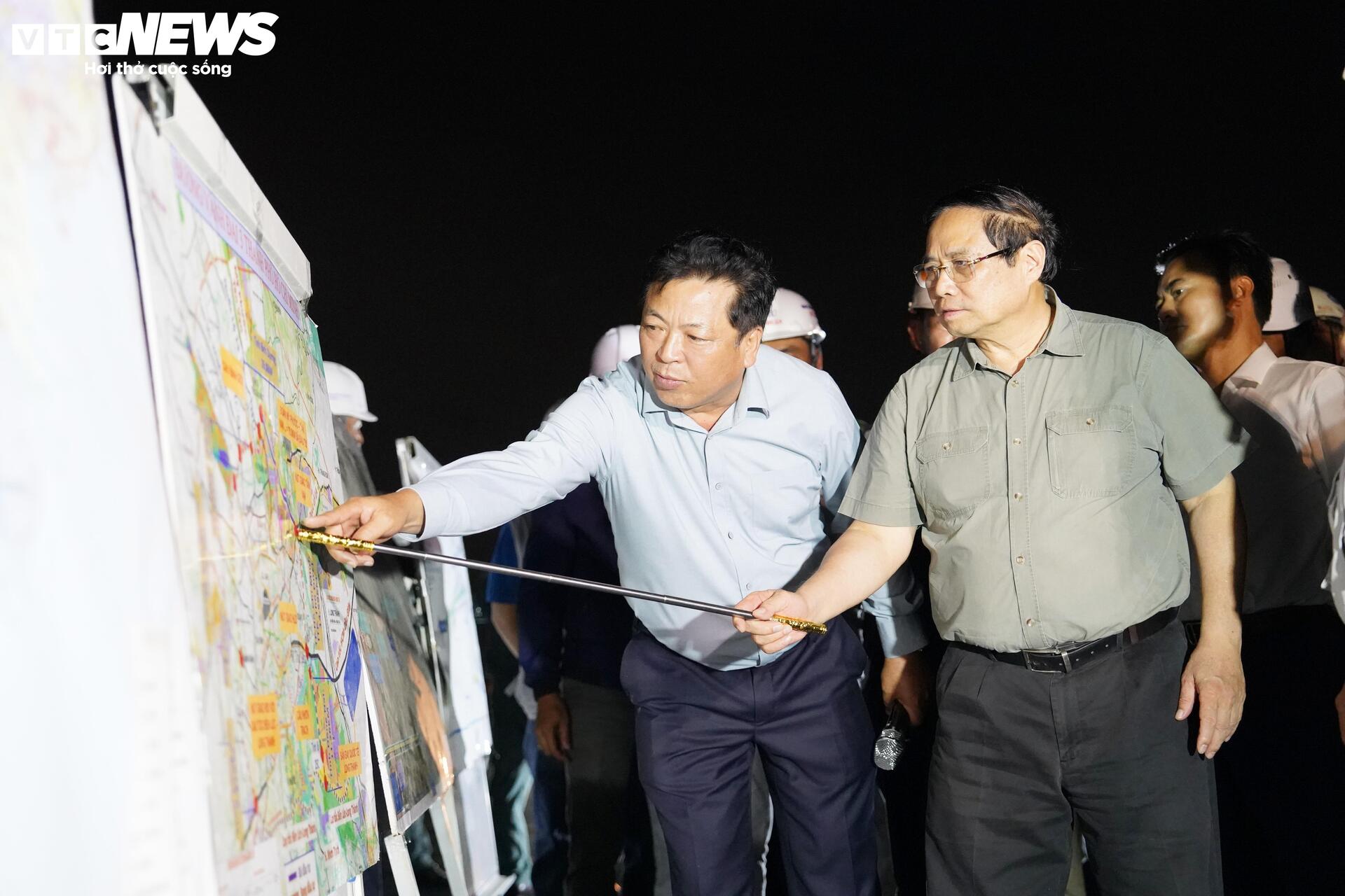 Thủ tướng kiểm tra loạt dự án trọng điểm quốc gia tại phía Nam- Ảnh 8. Thủ tướng kiểm tra loạt dự án trọng điểm quốc gia tại phía Nam- Ảnh 8.